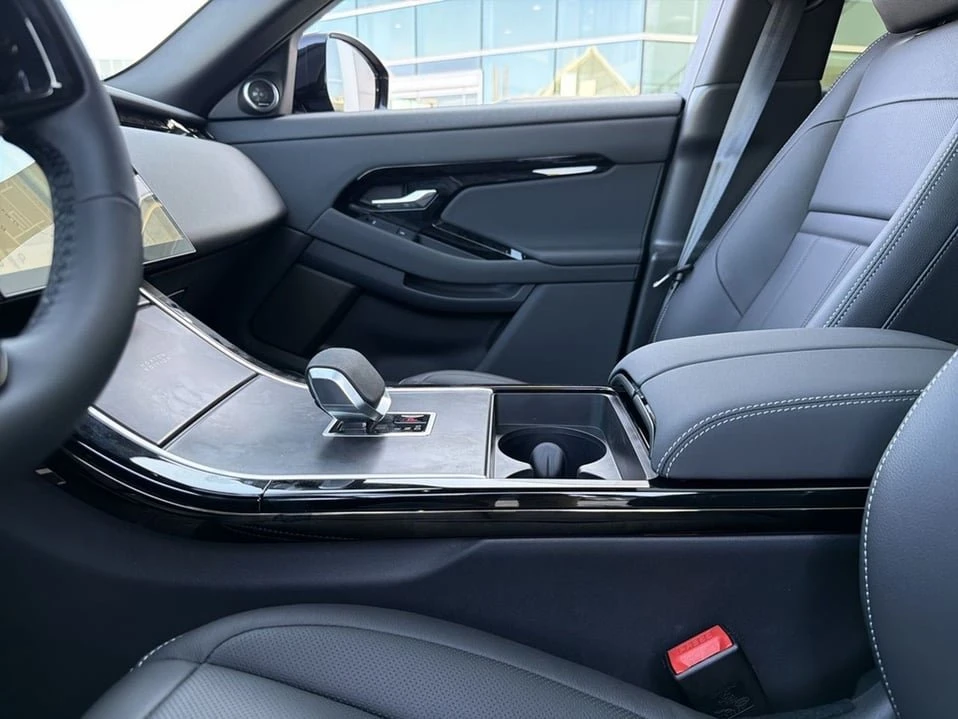 2026 Land Rover Range Rover Evoque 2nd Gen - Image 16 of 19