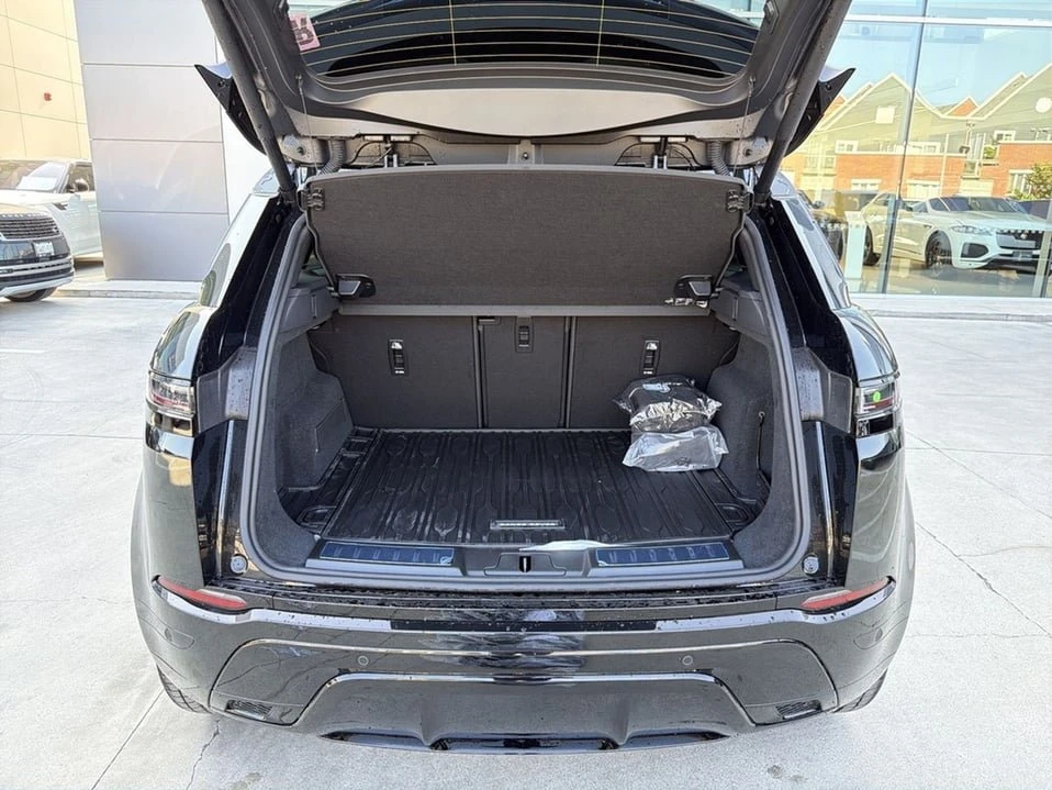 2026 Land Rover Range Rover Evoque 2nd Gen - Image 18 of 19