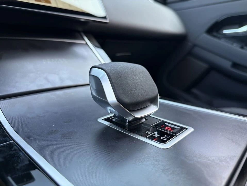 2026 Land Rover Range Rover Evoque 2nd Gen - Image 15 of 19