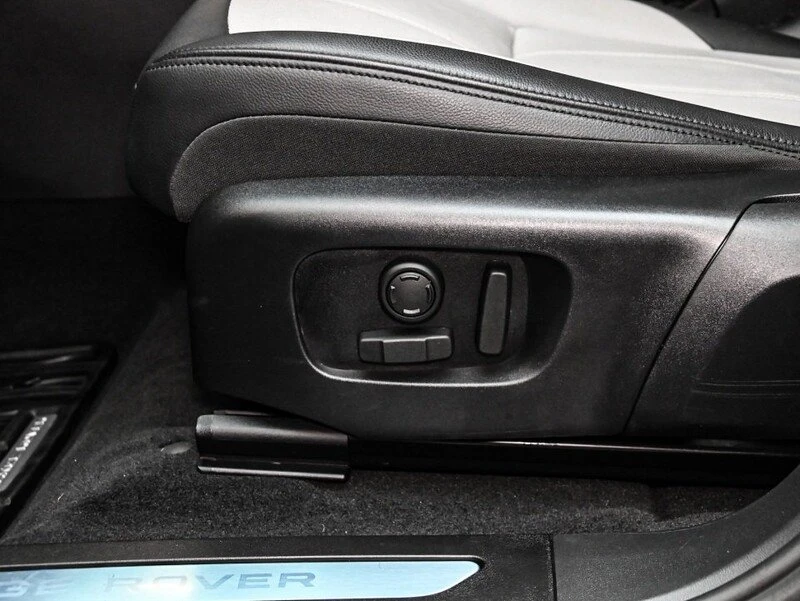 2026 Land Rover Range Rover Evoque 2nd Gen - Image 19 of 20