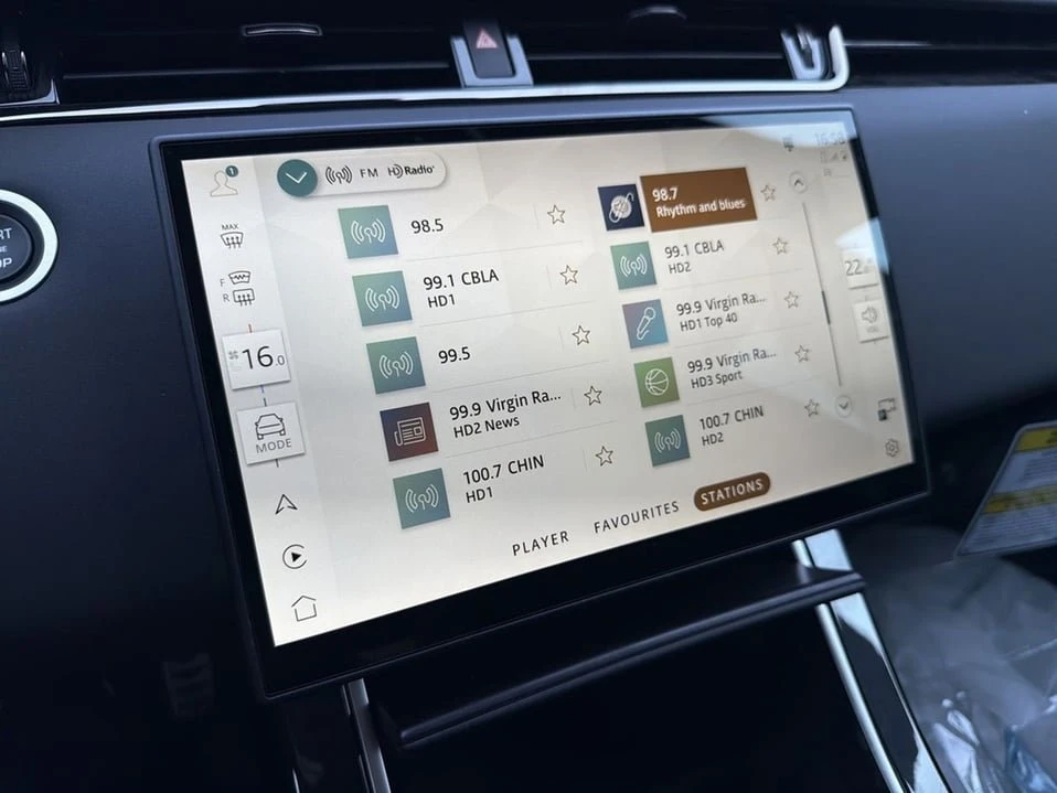2026 Land Rover Range Rover Evoque 2nd Gen - Image 11 of 20