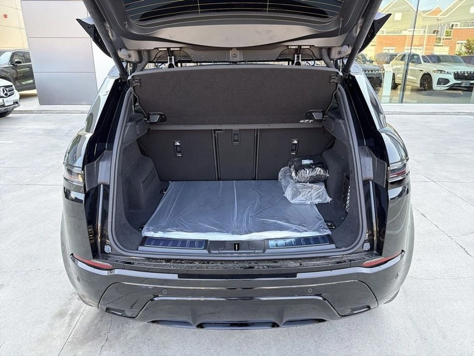2026 Land Rover Range Rover Evoque 2nd Gen - Image 19 of 20
