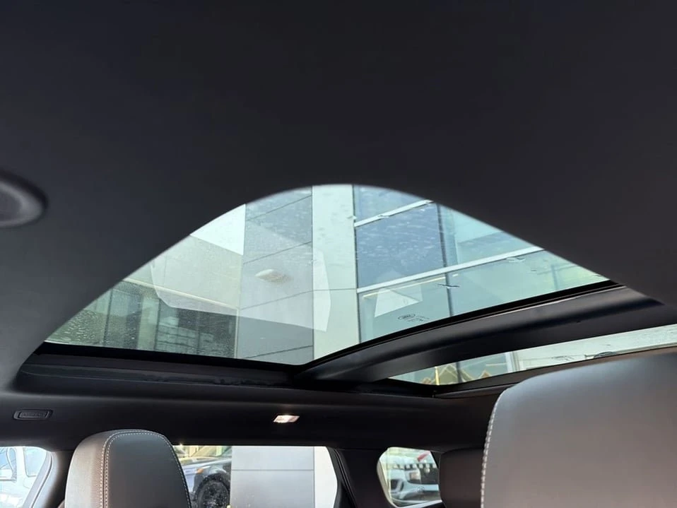 2026 Land Rover Range Rover Evoque 2nd Gen - Image 17 of 20