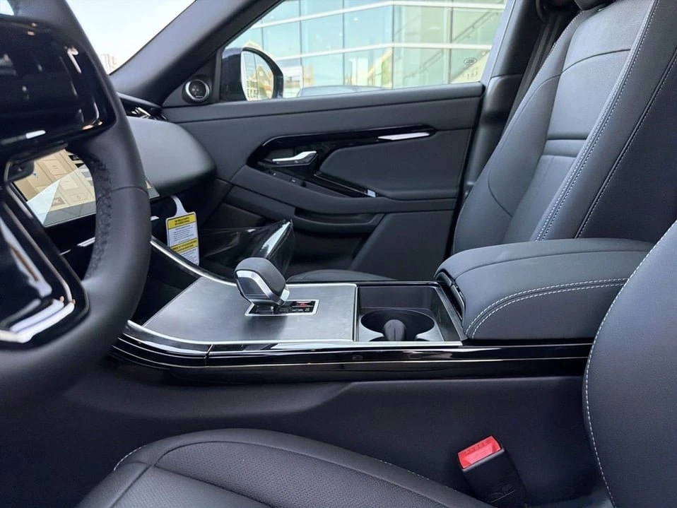 2026 Land Rover Range Rover Evoque 2nd Gen - Image 16 of 20