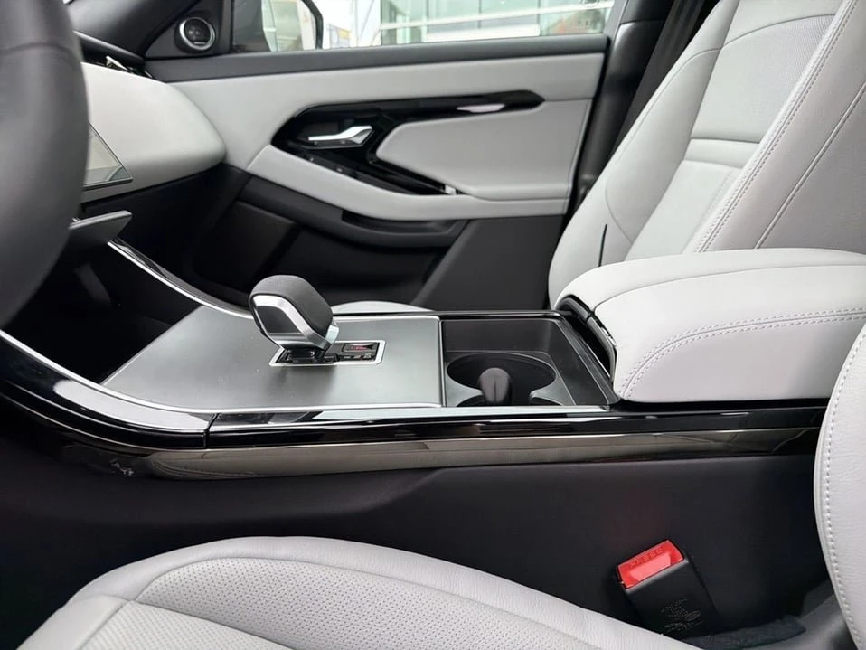 2026 Land Rover Range Rover Evoque 2nd Gen - Image 15 of 19