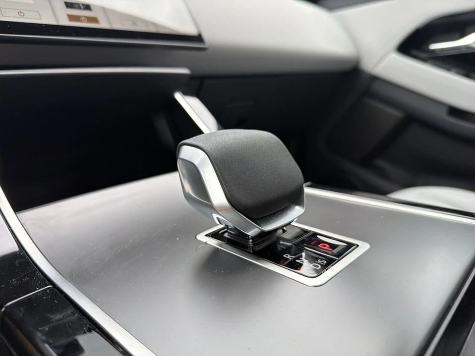 2026 Land Rover Range Rover Evoque 2nd Gen - Image 14 of 19