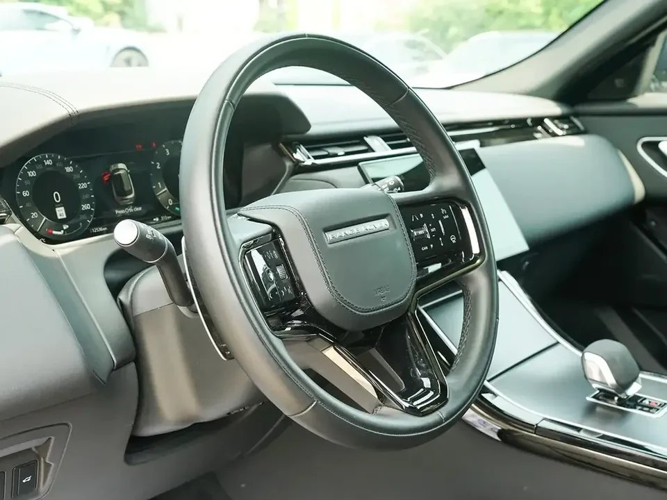 2026 Land Rover Range Rover Evoque 2nd Gen - Image 10 of 17