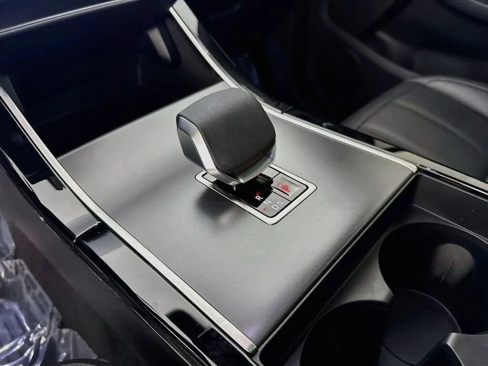 2026 Land Rover Range Rover Evoque 2nd Gen - Image 17 of 20