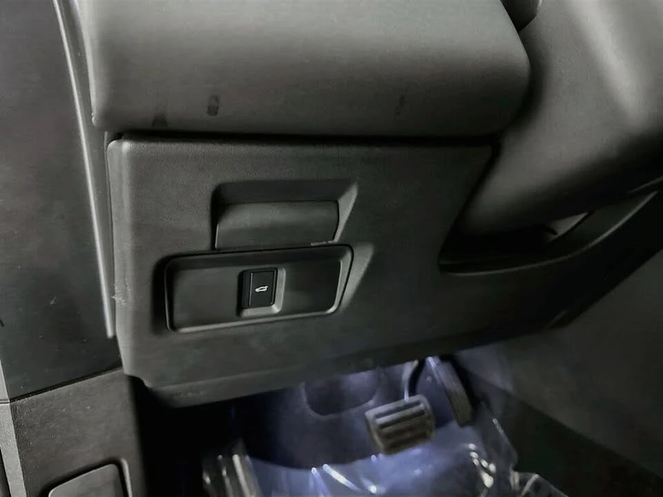 2026 Land Rover Range Rover Evoque 2nd Gen - Image 10 of 20