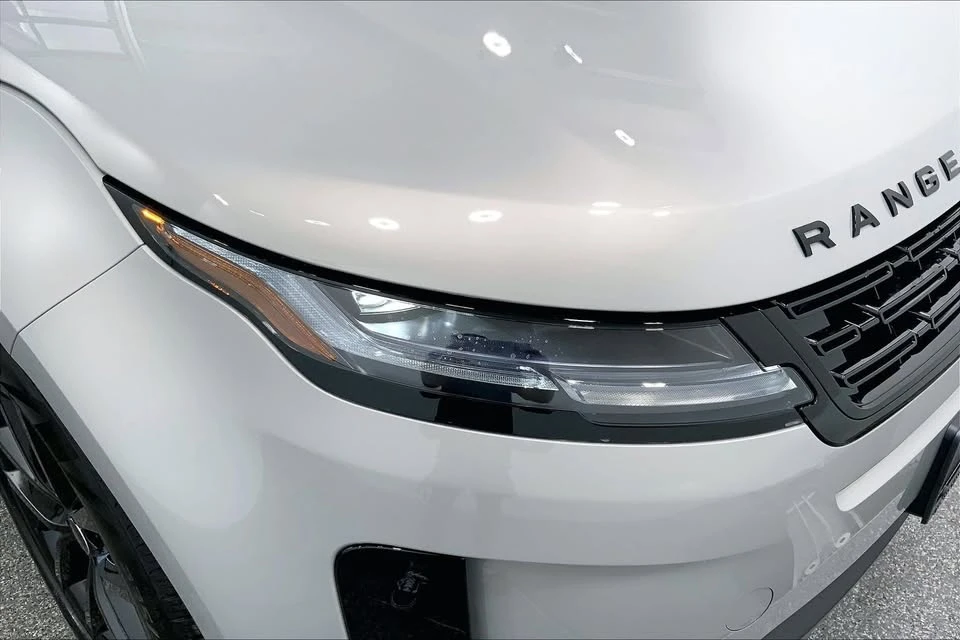 2026 Land Rover Range Rover Evoque 2nd Gen - Image 18 of 20