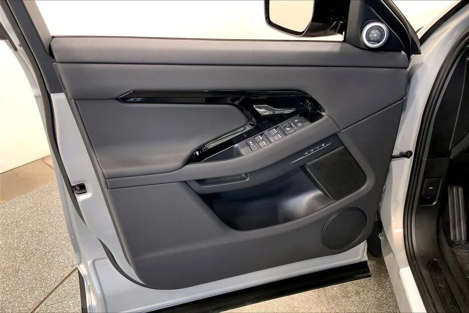 2026 Land Rover Range Rover Evoque 2nd Gen - Image 7 of 20