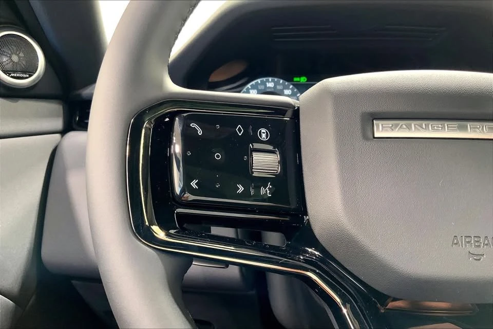 2026 Land Rover Range Rover Evoque 2nd Gen - Image 15 of 20