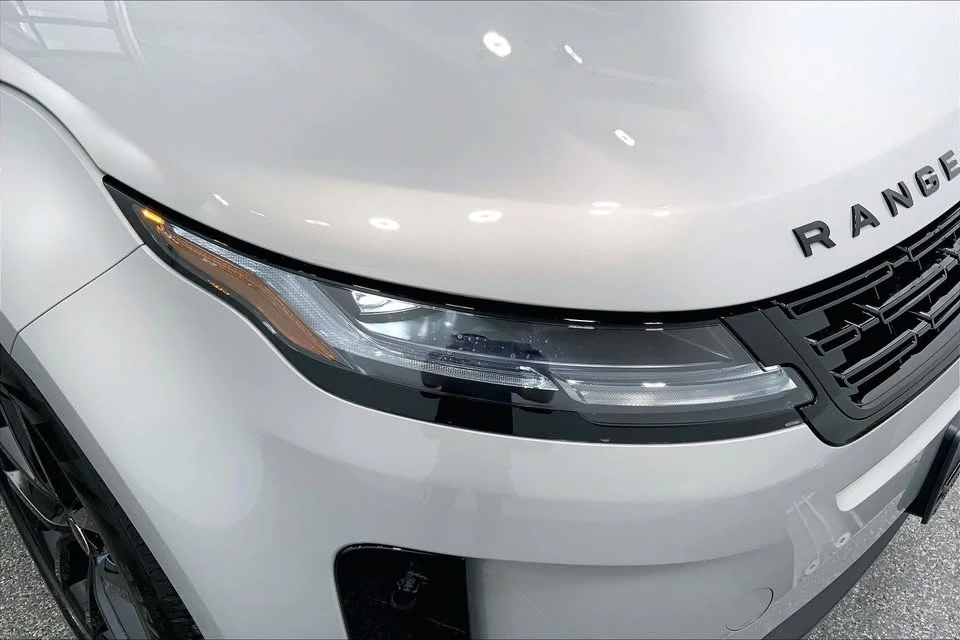 2026 Land Rover Range Rover Evoque 2nd Gen - Image 18 of 20
