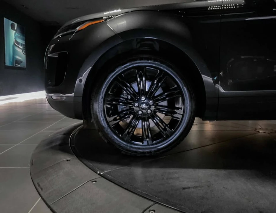 2026 Land Rover Range Rover Evoque 2nd Gen - Image 6 of 11