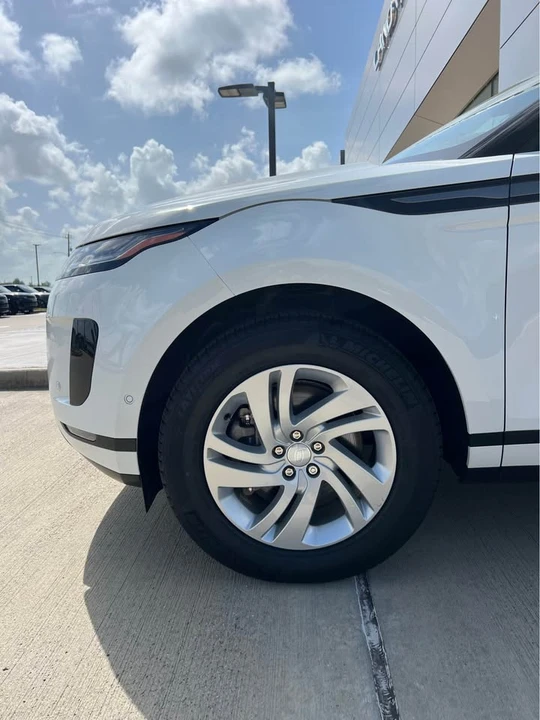 2026 Land Rover Range Rover Evoque 2nd Gen - Image 5 of 17