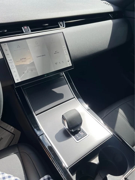 2026 Land Rover Range Rover Evoque 2nd Gen - Image 13 of 17