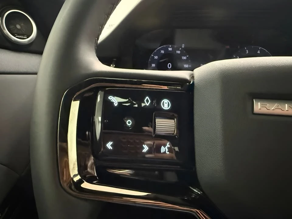 2026 Land Rover Range Rover Evoque 2nd Gen - Image 18 of 20