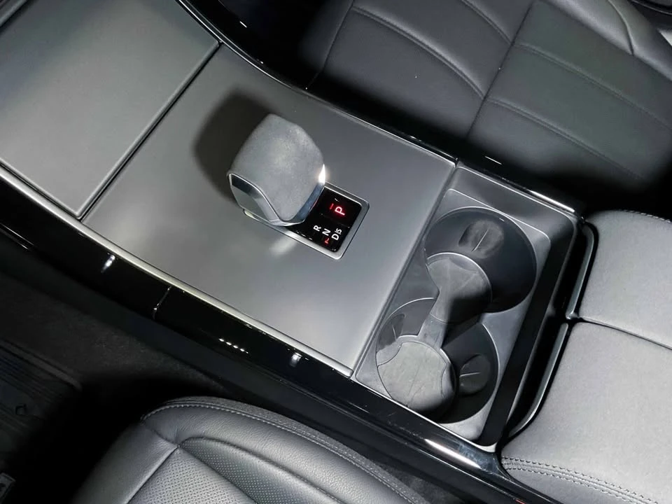 2026 Land Rover Range Rover Evoque 2nd Gen - Image 16 of 20