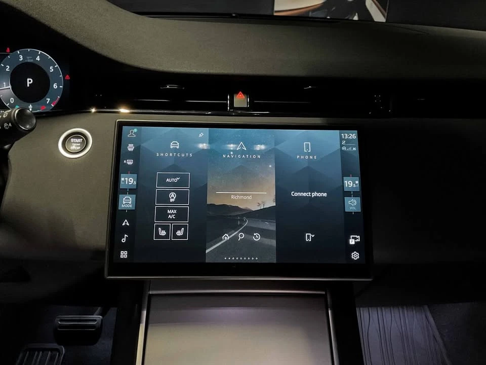 2026 Land Rover Range Rover Evoque 2nd Gen - Image 17 of 20