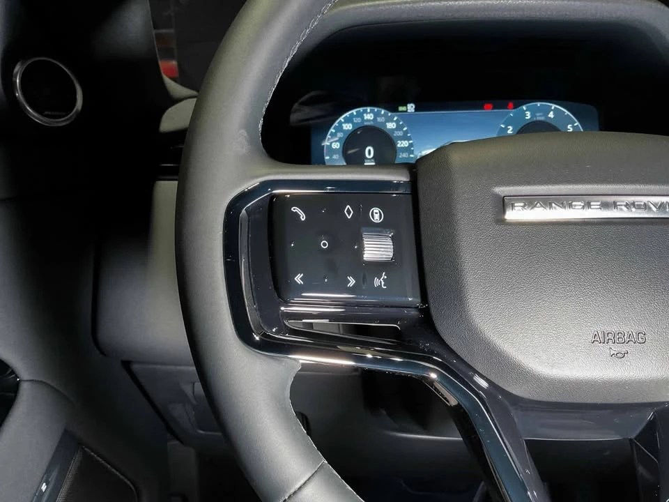 2026 Land Rover Range Rover Evoque 2nd Gen - Image 15 of 20