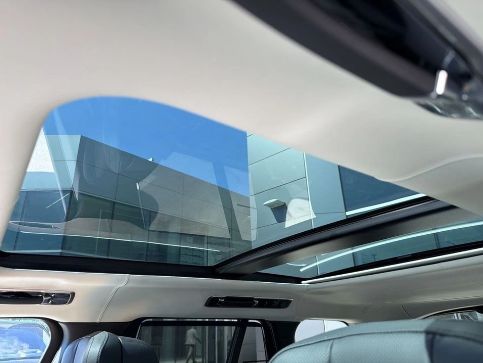 2026 Land Rover Range Rover L460 - Image 17 of 20