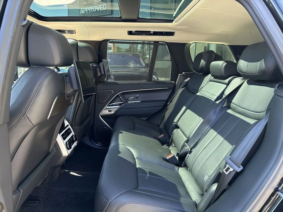 2026 Land Rover Range Rover L460 - Image 18 of 20