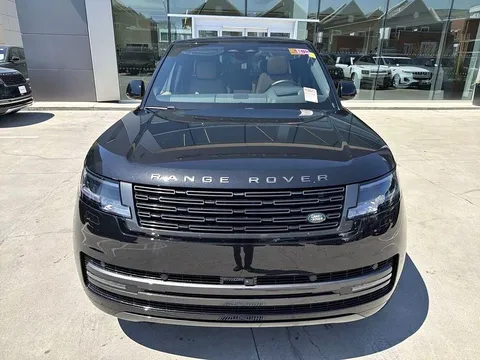2026 Land Rover Range Rover P550e SE SWB