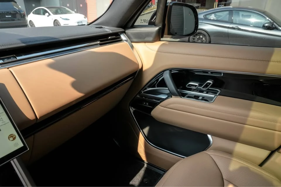 2026 Land Rover Range Rover L460 - Image 12 of 16