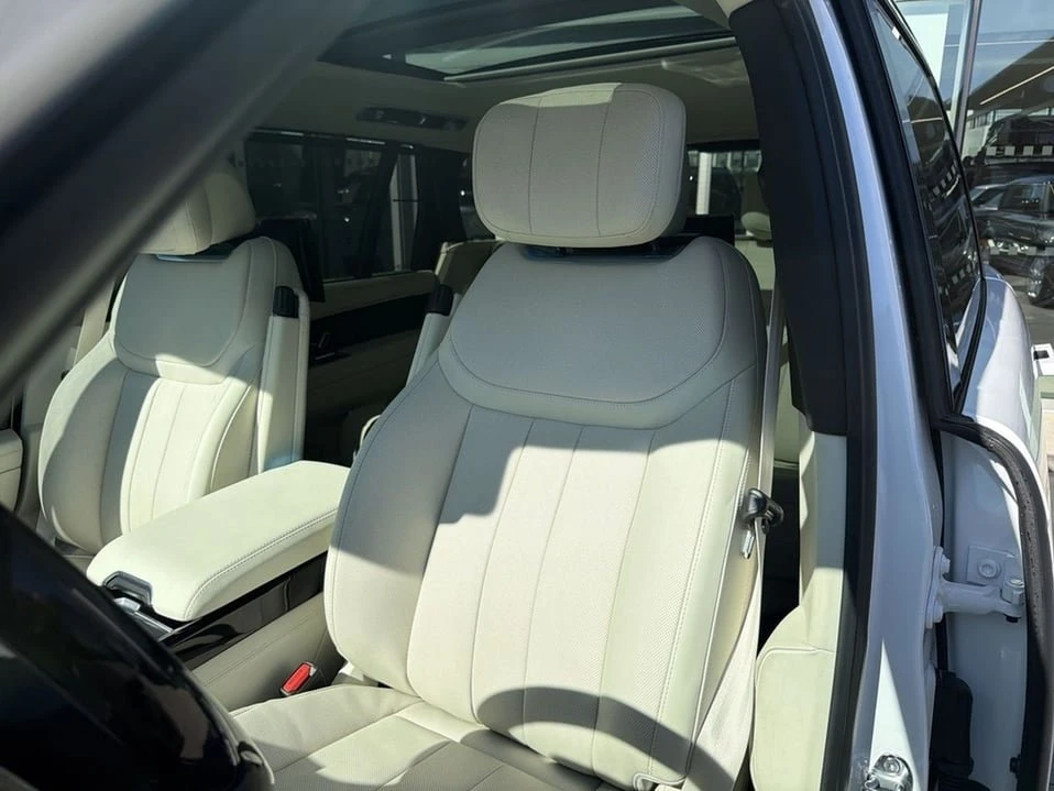 2026 Land Rover Range Rover L460 - Image 6 of 20