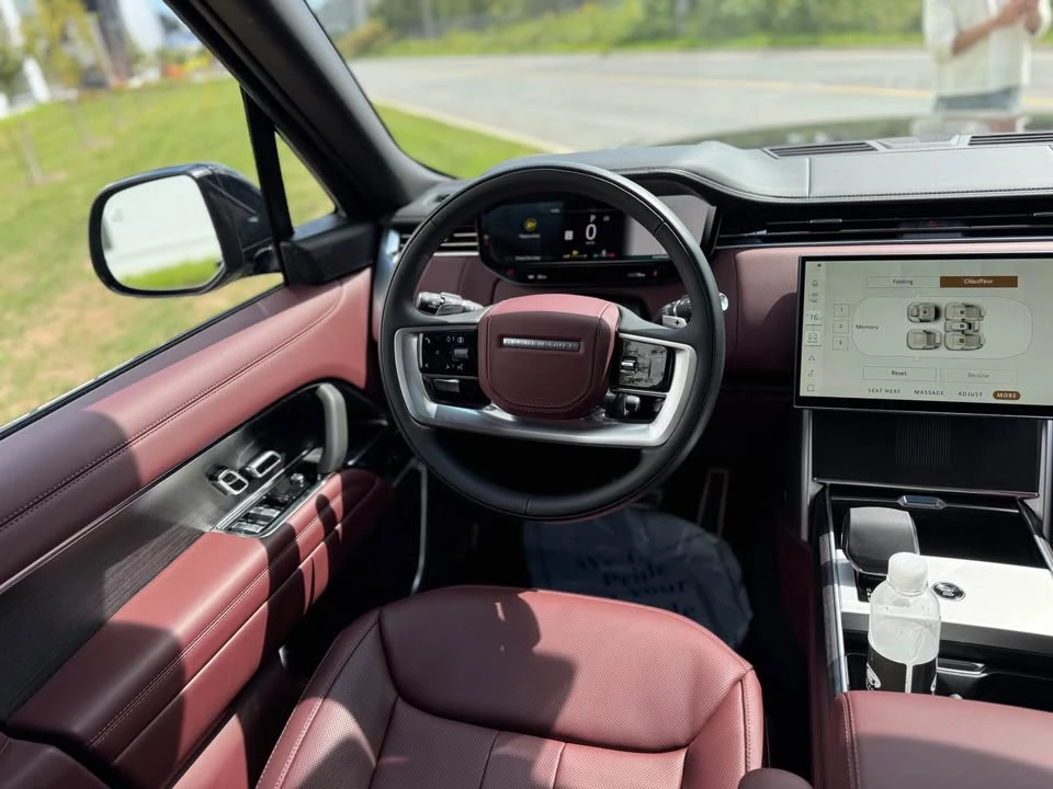 2026 Land Rover Range Rover L460 - Image 4 of 8