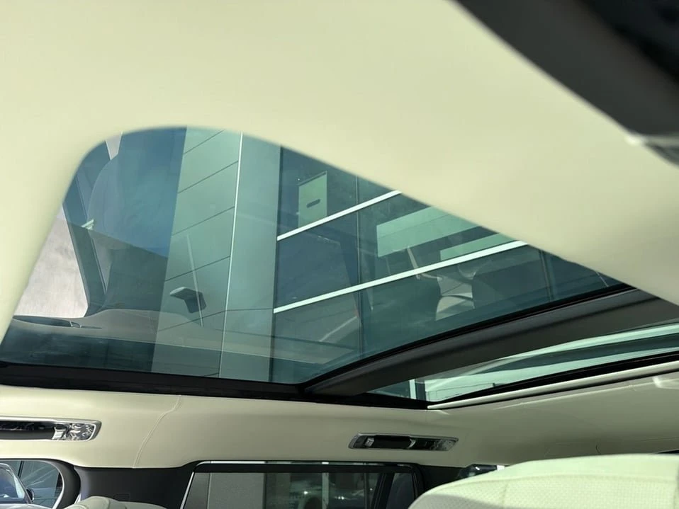 2026 Land Rover Range Rover L460 - Image 16 of 20