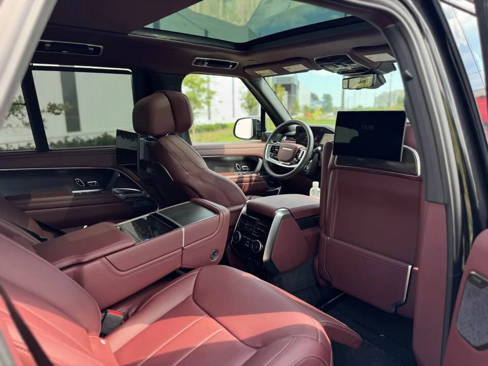 2026 Land Rover Range Rover L460 - Image 5 of 8