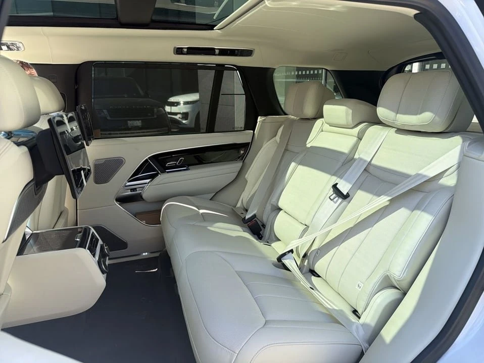 2026 Land Rover Range Rover L460 - Image 17 of 20