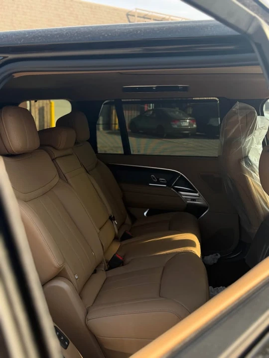 2026 Land Rover Range Rover L460 - Image 8 of 8