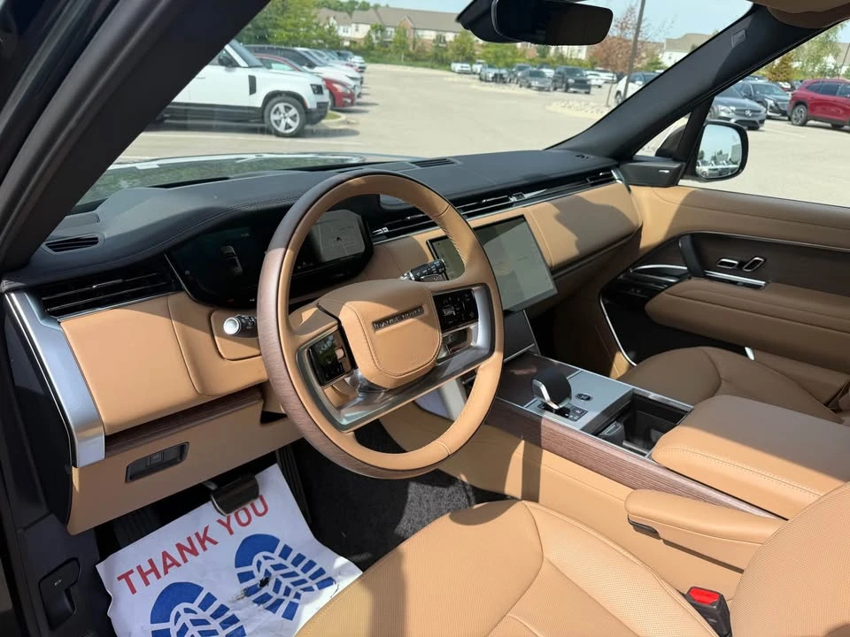 2026 Land Rover Range Rover L460 - Image 7 of 10