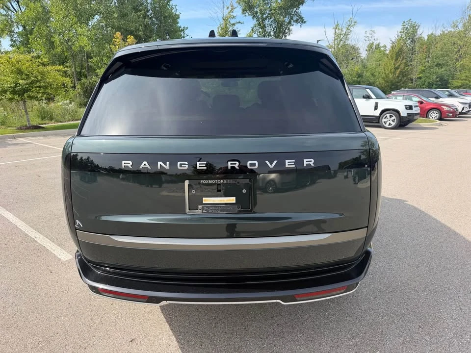 2026 Land Rover Range Rover L460 - Image 5 of 10