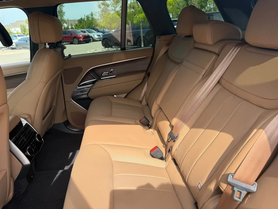 2026 Land Rover Range Rover L460 - Image 10 of 10