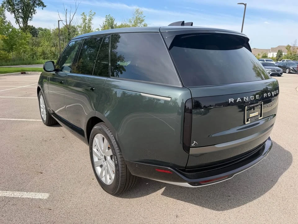 2026 Land Rover Range Rover L460 - Image 6 of 10