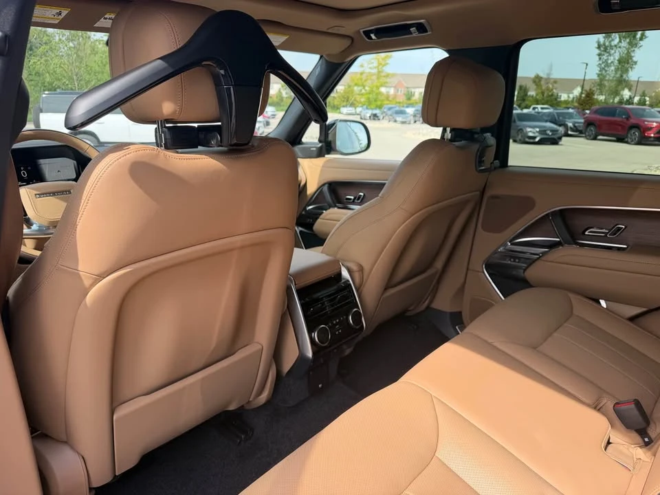 2026 Land Rover Range Rover L460 - Image 9 of 10