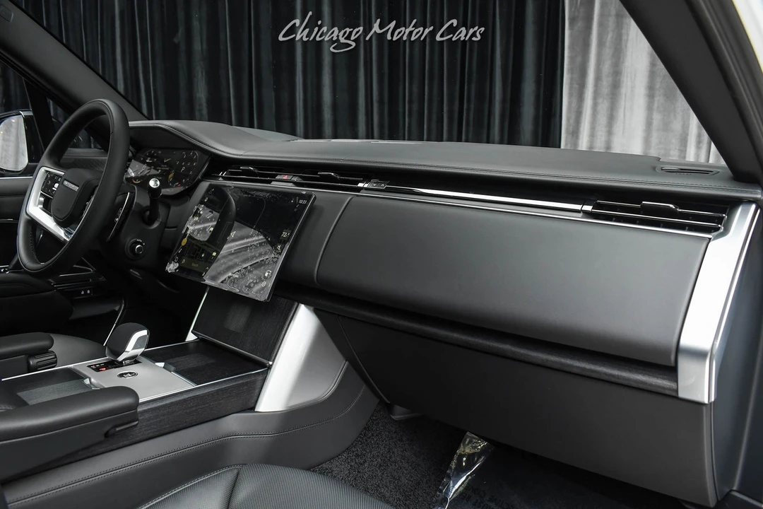 2026 Land Rover Range Rover L460 - Image 26 of 31