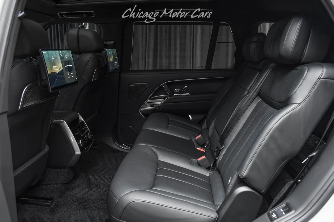 2026 Land Rover Range Rover L460 - Image 30 of 31