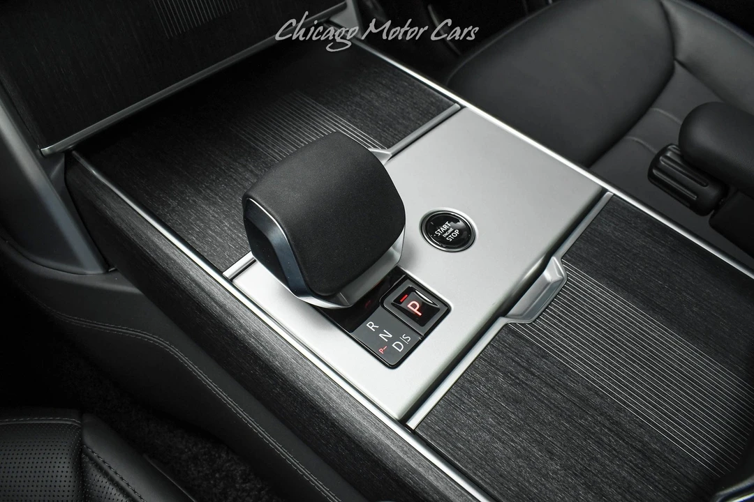 2026 Land Rover Range Rover L460 - Image 19 of 31