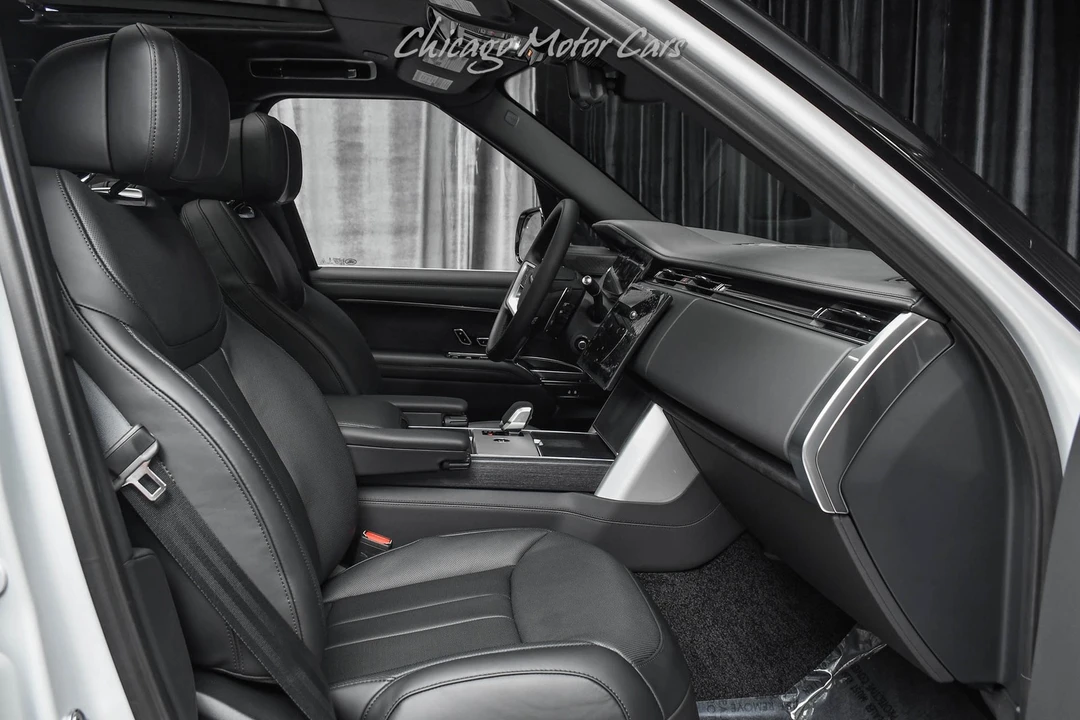 2026 Land Rover Range Rover L460 - Image 25 of 31