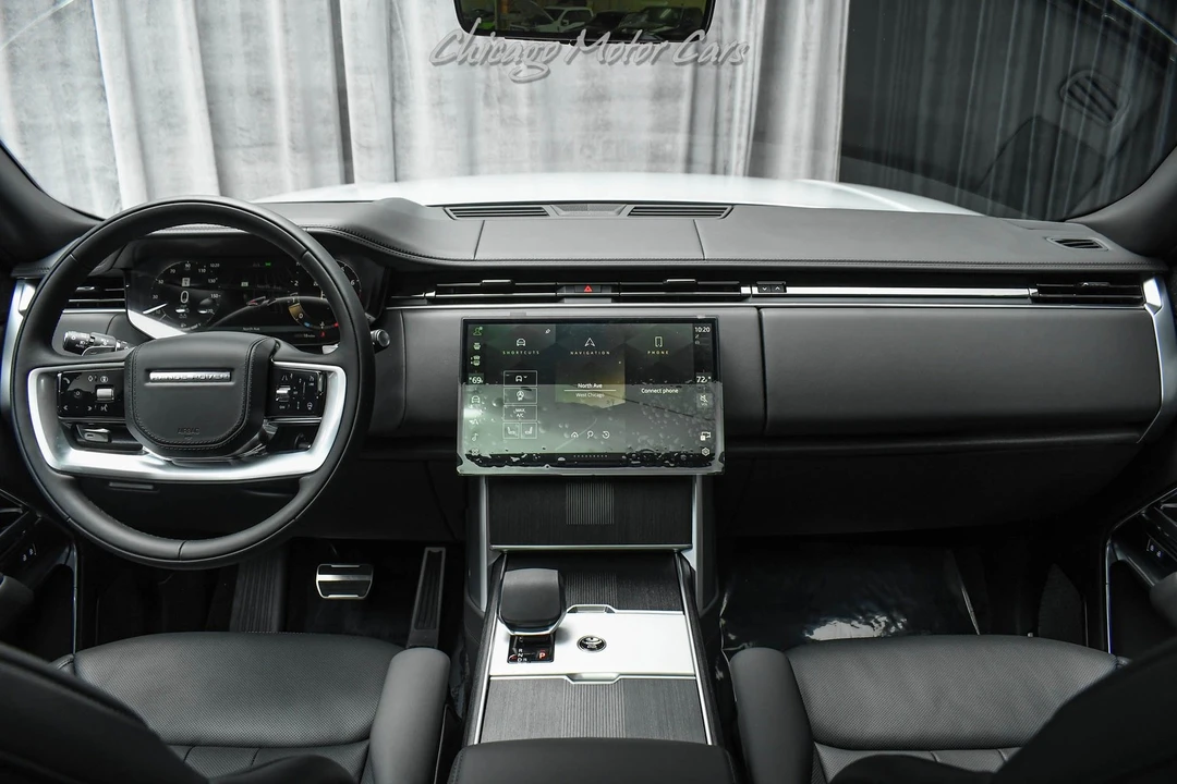 2026 Land Rover Range Rover L460 - Image 24 of 31