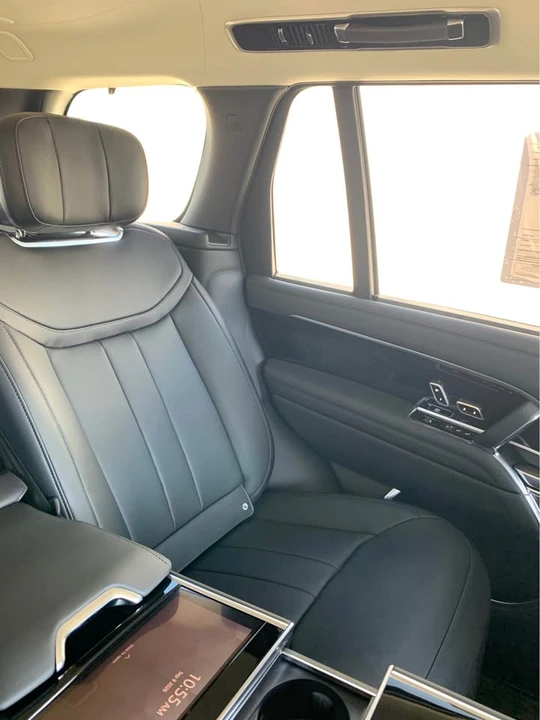 2026 Land Rover Range Rover L460 - Image 15 of 17