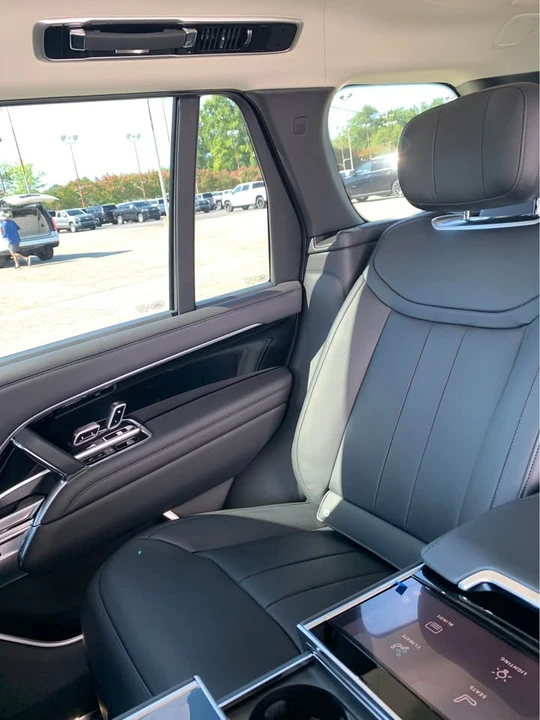 2026 Land Rover Range Rover L460 - Image 14 of 17