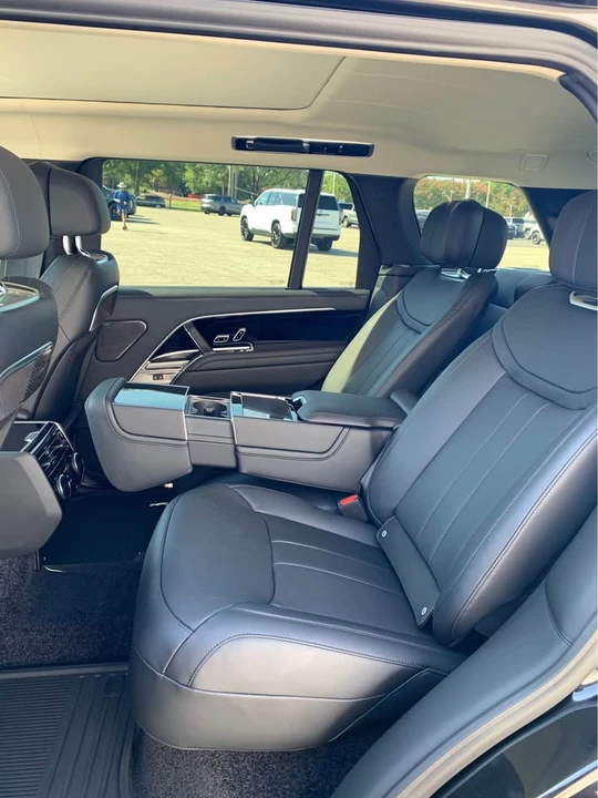 2026 Land Rover Range Rover L460 - Image 11 of 17