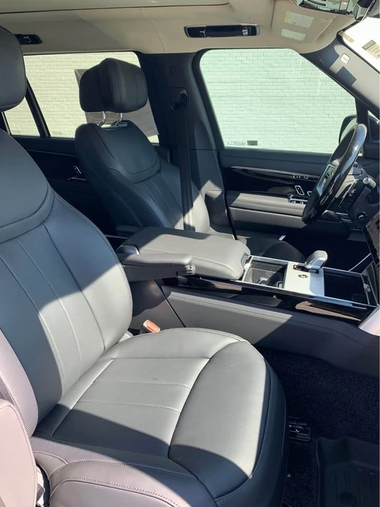 2026 Land Rover Range Rover L460 - Image 16 of 17