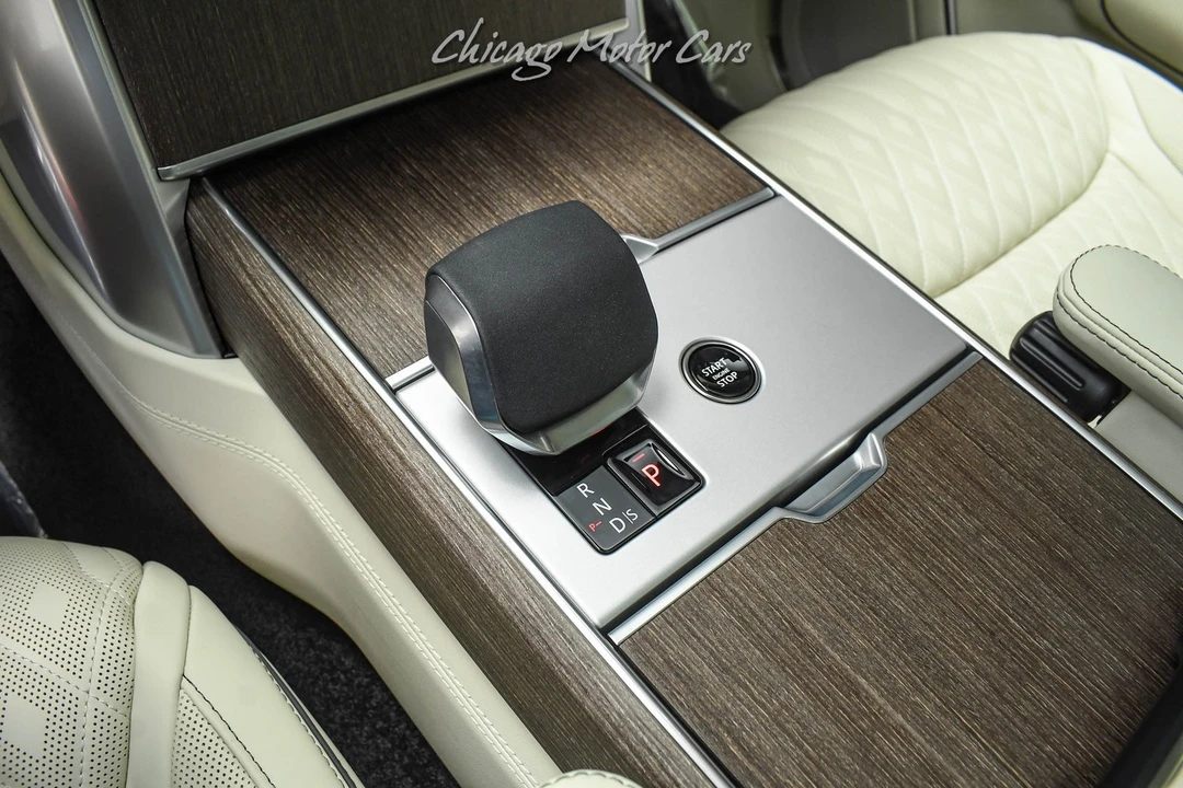 2026 Land Rover Range Rover L460 - Image 19 of 31