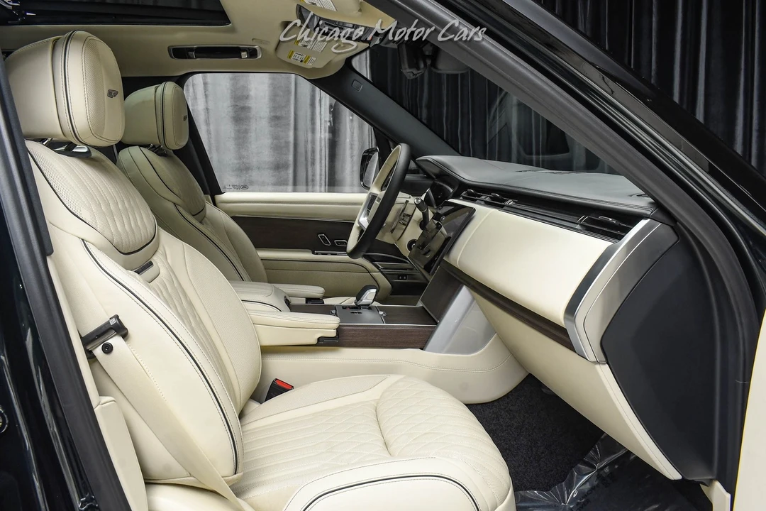 2026 Land Rover Range Rover L460 - Image 25 of 31